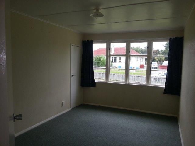 CHURCHILL AVE, MSTN - 3 BDRMS - $500 P/W 5