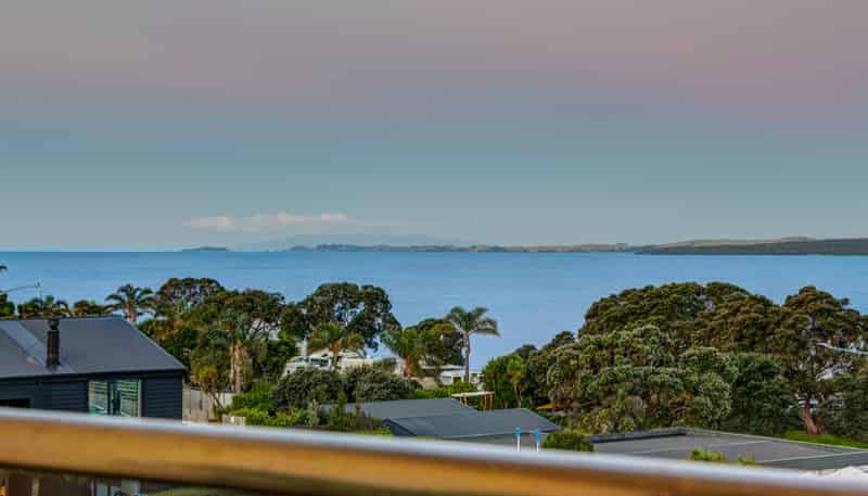 2C/5 The Promenade, Takapuna