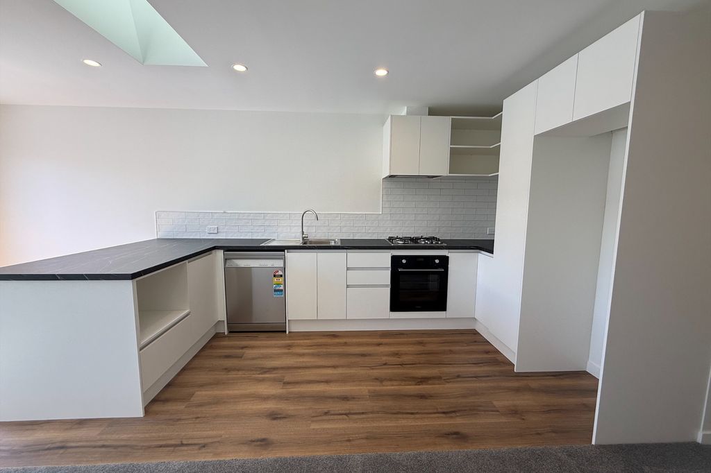2/205 Puriri Street 4