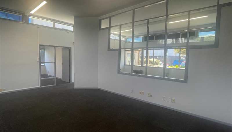 37 Taharoto Road, Takapuna
