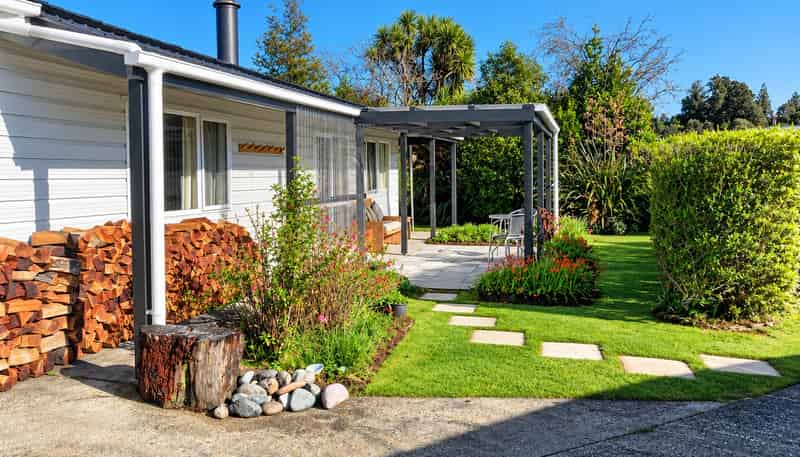 24 Pauareka Road, Haast