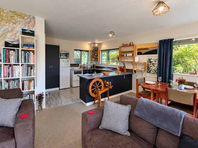 24 Pauareka Road, Haast
