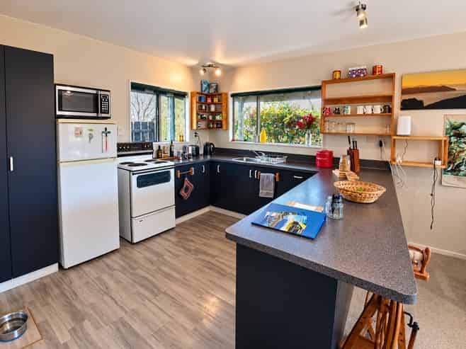 24 Pauareka Road, Haast