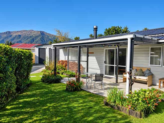 24 Pauareka Road, Haast