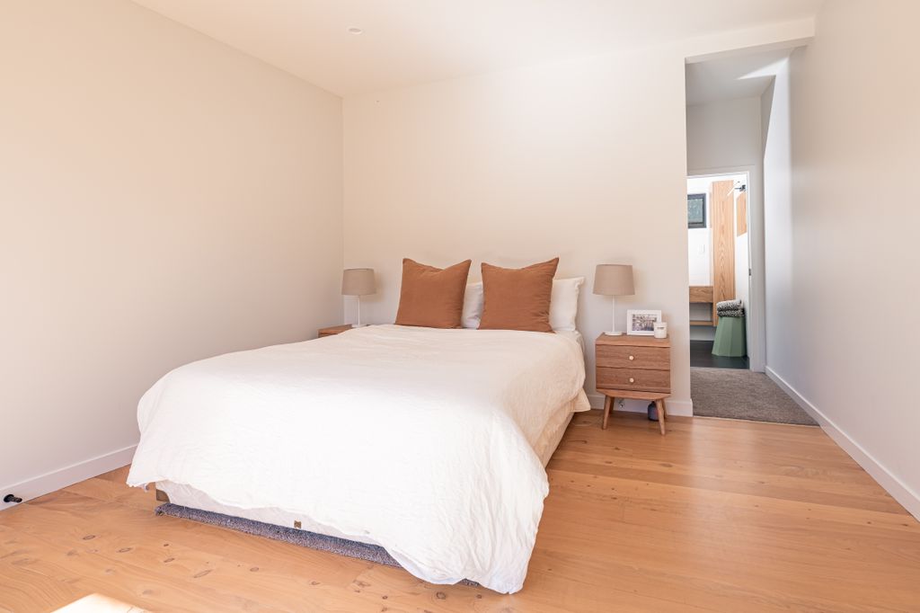 527 North Road, Normanby 4