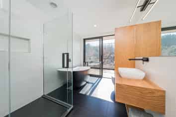 527 North Road, Normanby