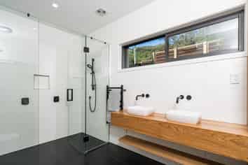 527 North Road, Normanby