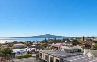 399 Lake Road, Takapuna