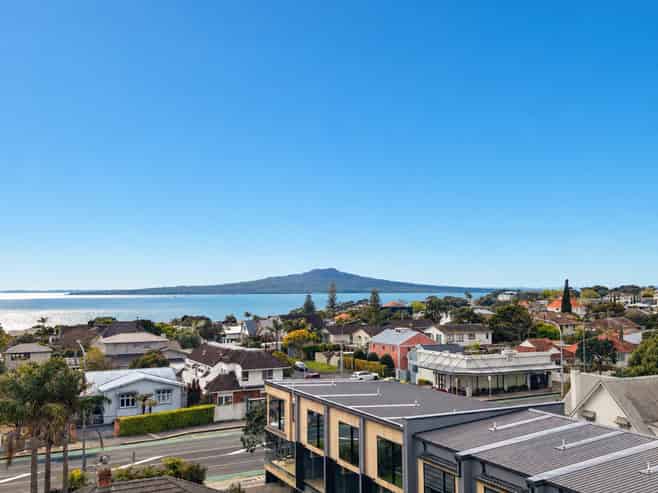 399 Lake Road, Takapuna