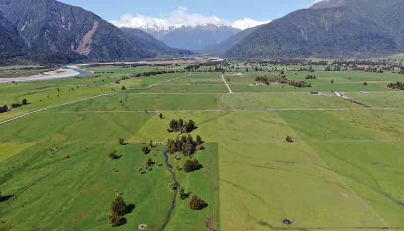 117 Burrough Road, Whataroa