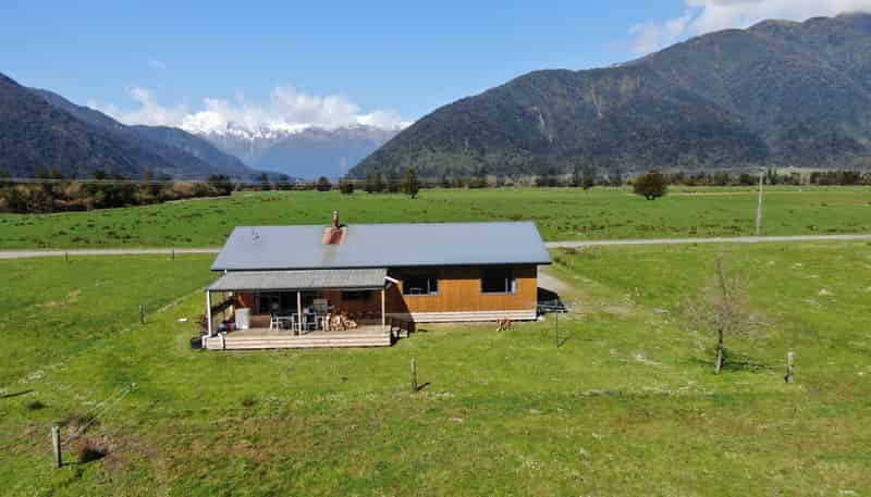 117 Burrough Road, Whataroa