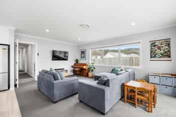 61A Shearer Crescent, Naenae