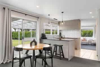 13 Barnhill Crescent, Pahurehure