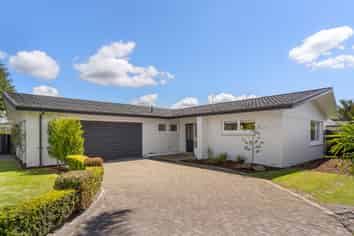 13 Barnhill Crescent, Pahurehure