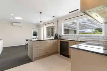 13 Barnhill Crescent, Pahurehure