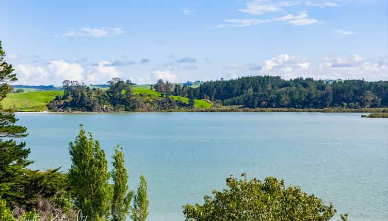 17 Kotare Crescent, Pahi