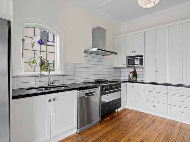 155 Victoria Road, Saint Clair