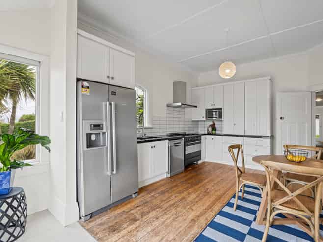 155 Victoria Road, Saint Clair