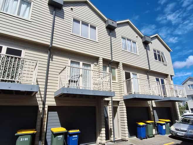 4/51 Henderson Valley Road, Henderson