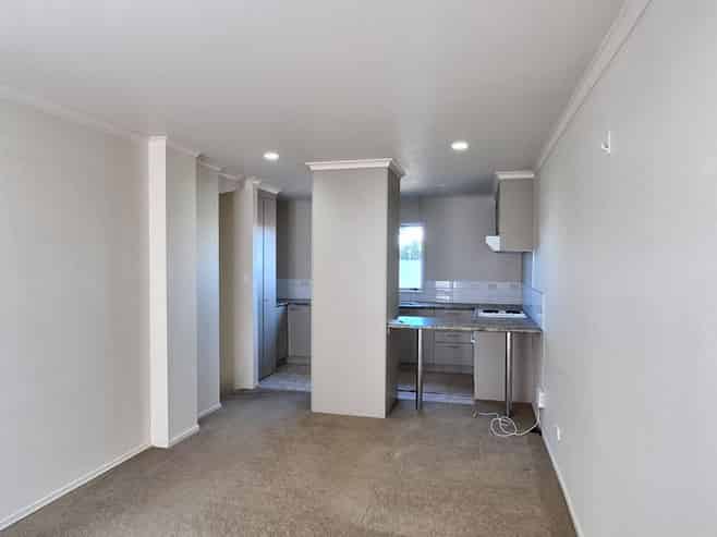4/51 Henderson Valley Road, Henderson
