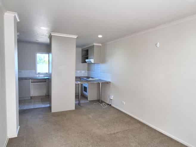 4/51 Henderson Valley Road, Henderson