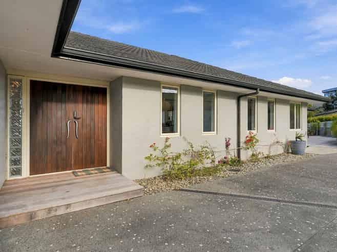 33 Lax Crescent, Leigh