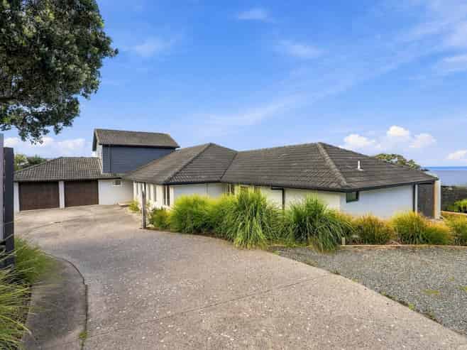 33 Lax Crescent, Leigh