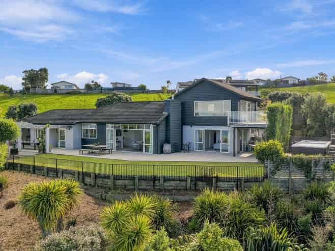 33 Lax Crescent, Leigh