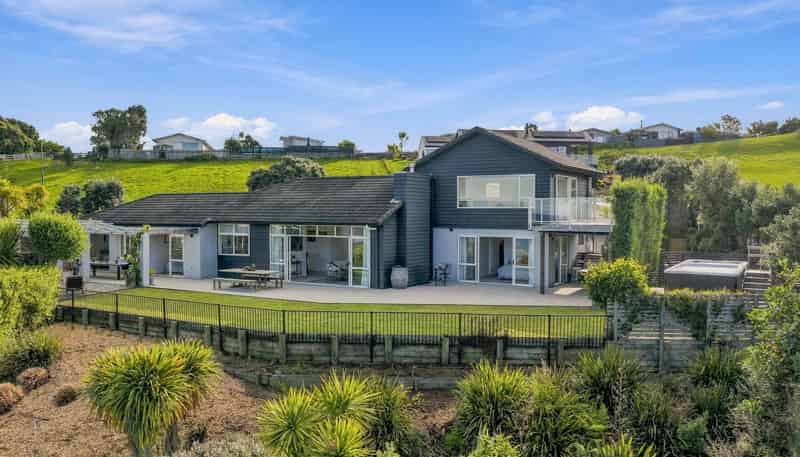 33 Lax Crescent, Leigh