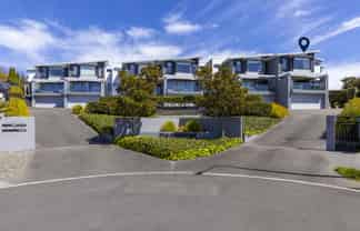 1/5 The Moorings, Two Mile Bay