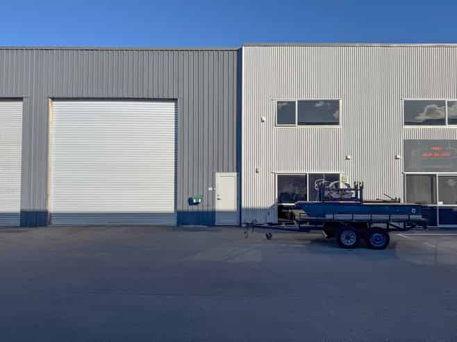 Large Papamoa Unit, Drive-Thru Complex