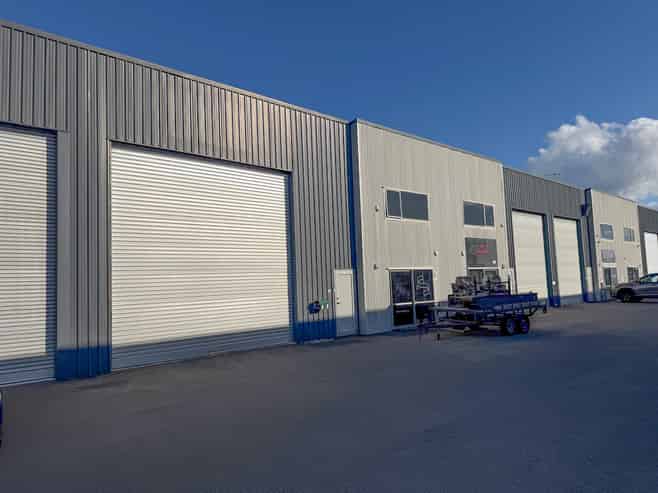 Large Papamoa Unit, Drive-Thru Complex