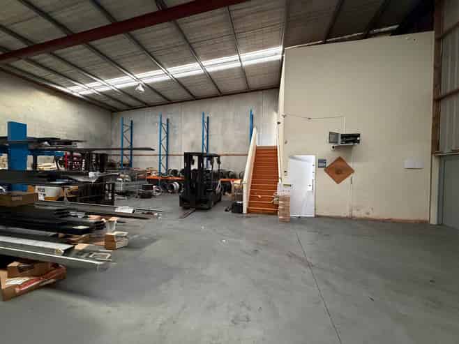 Large Papamoa Unit, Drive-Thru Complex