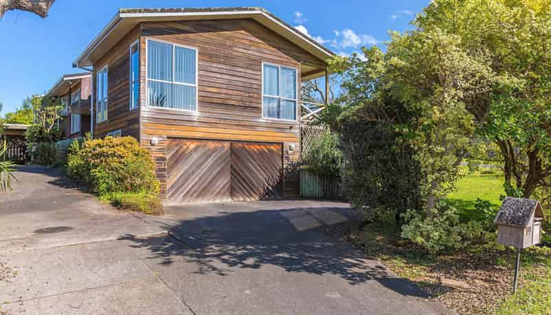 19 La Perouse Street, Botany Downs