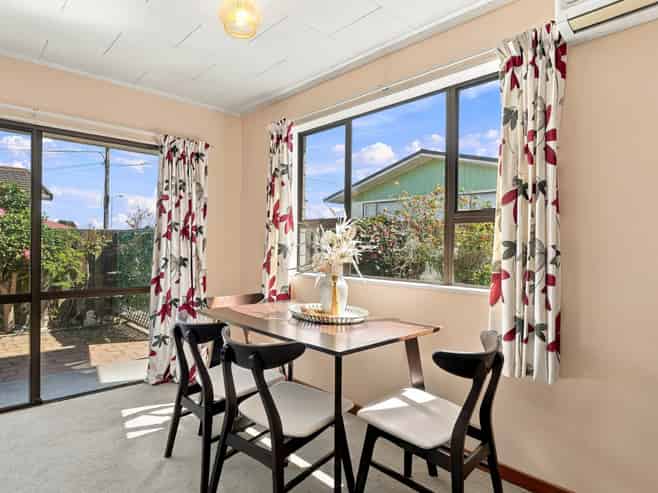 8b Lincoln Road, Springvale