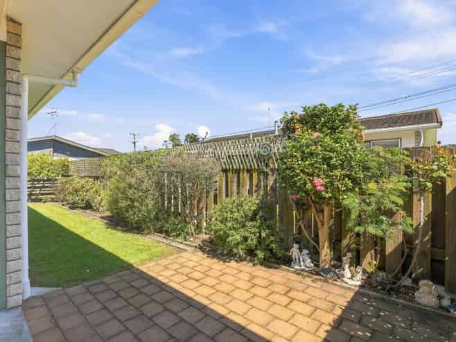 8b Lincoln Road, Springvale