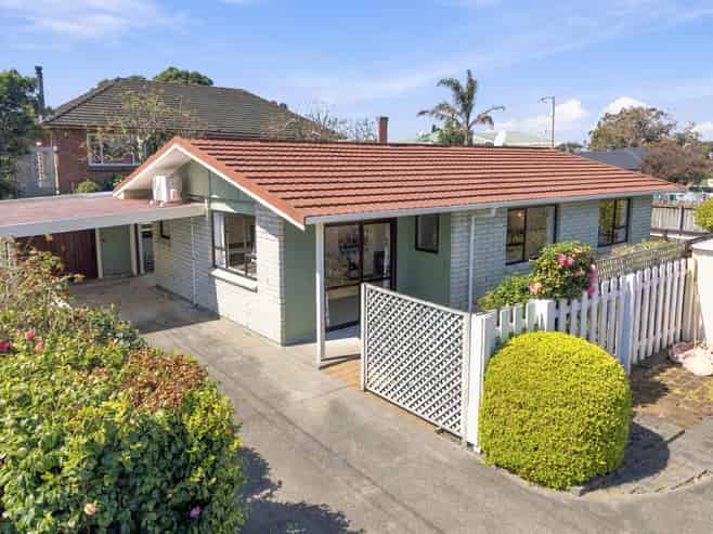8b Lincoln Road, Springvale