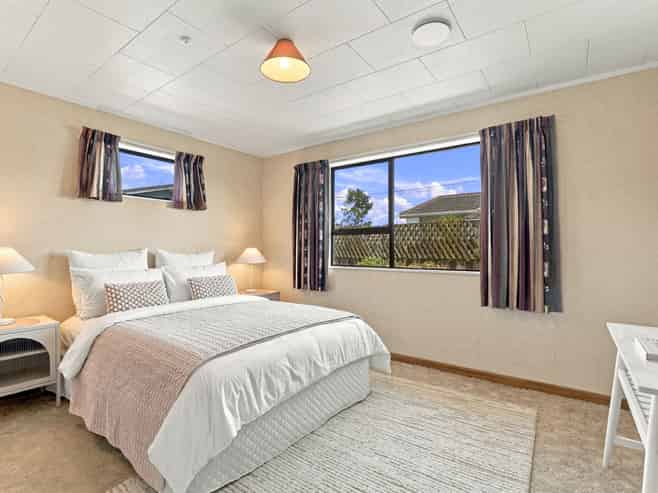 8b Lincoln Road, Springvale