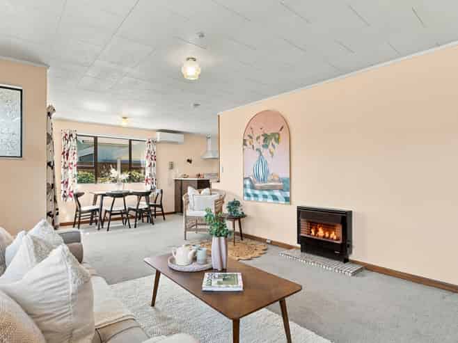 8b Lincoln Road, Springvale