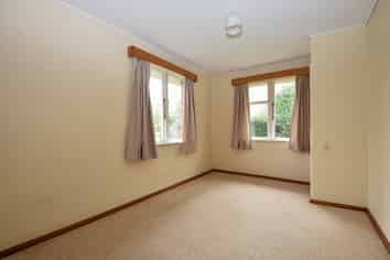 248 High Street North , Carterton