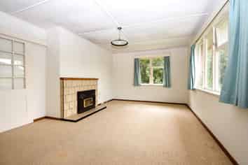 248 High Street North , Carterton