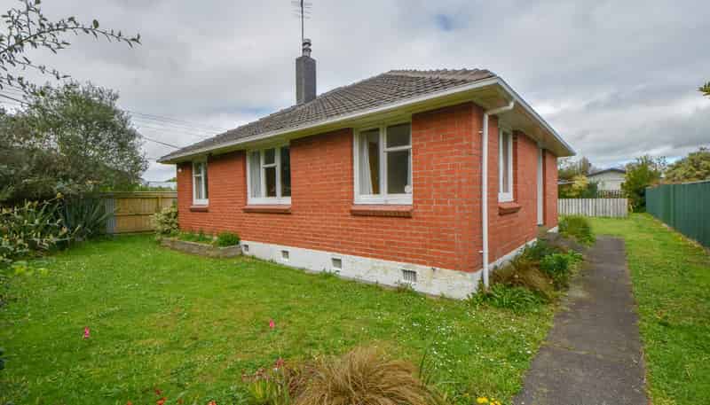 248 High Street North , Carterton
