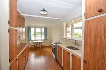 248 High Street North , Carterton