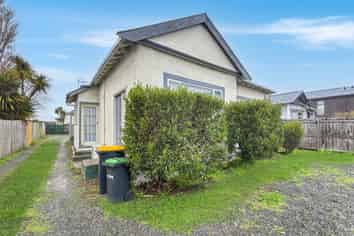 2/102 Barbour Street, Waltham