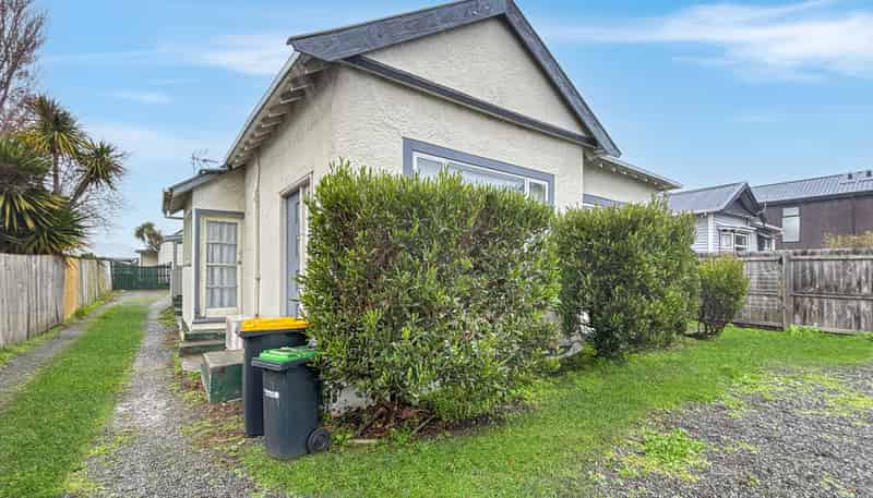 2/102 Barbour Street, Waltham