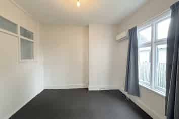 2/102 Barbour Street, Waltham