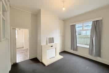 2/102 Barbour Street, Waltham