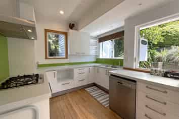 32 Locking Street, Nelson South