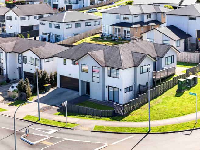 2 Celestial Crescent, Orewa
