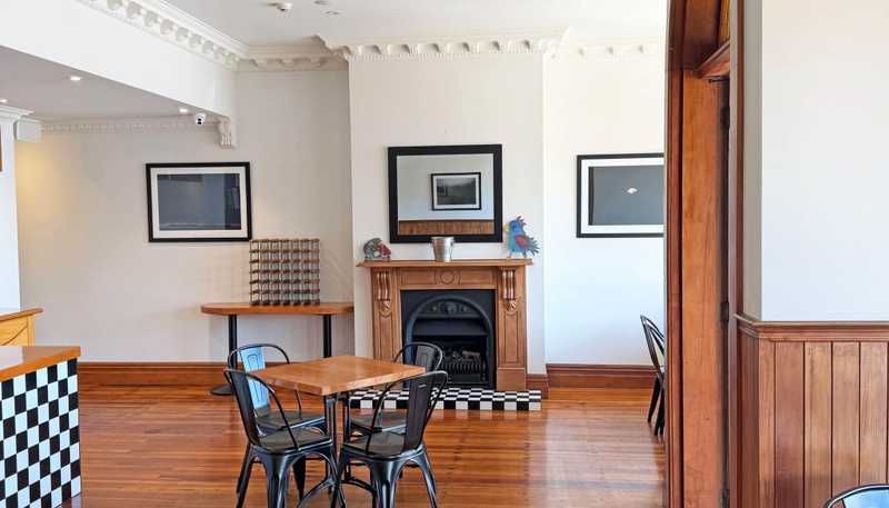 6 Birkdale Road, Birkdale